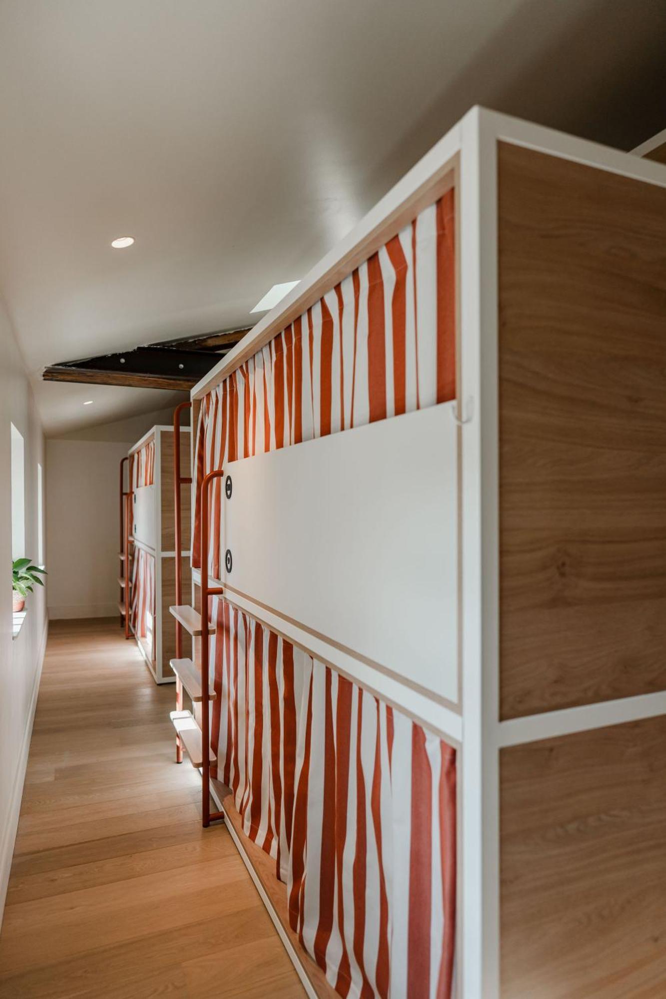 Central Hostel La Rochelle Centre Екстериор снимка