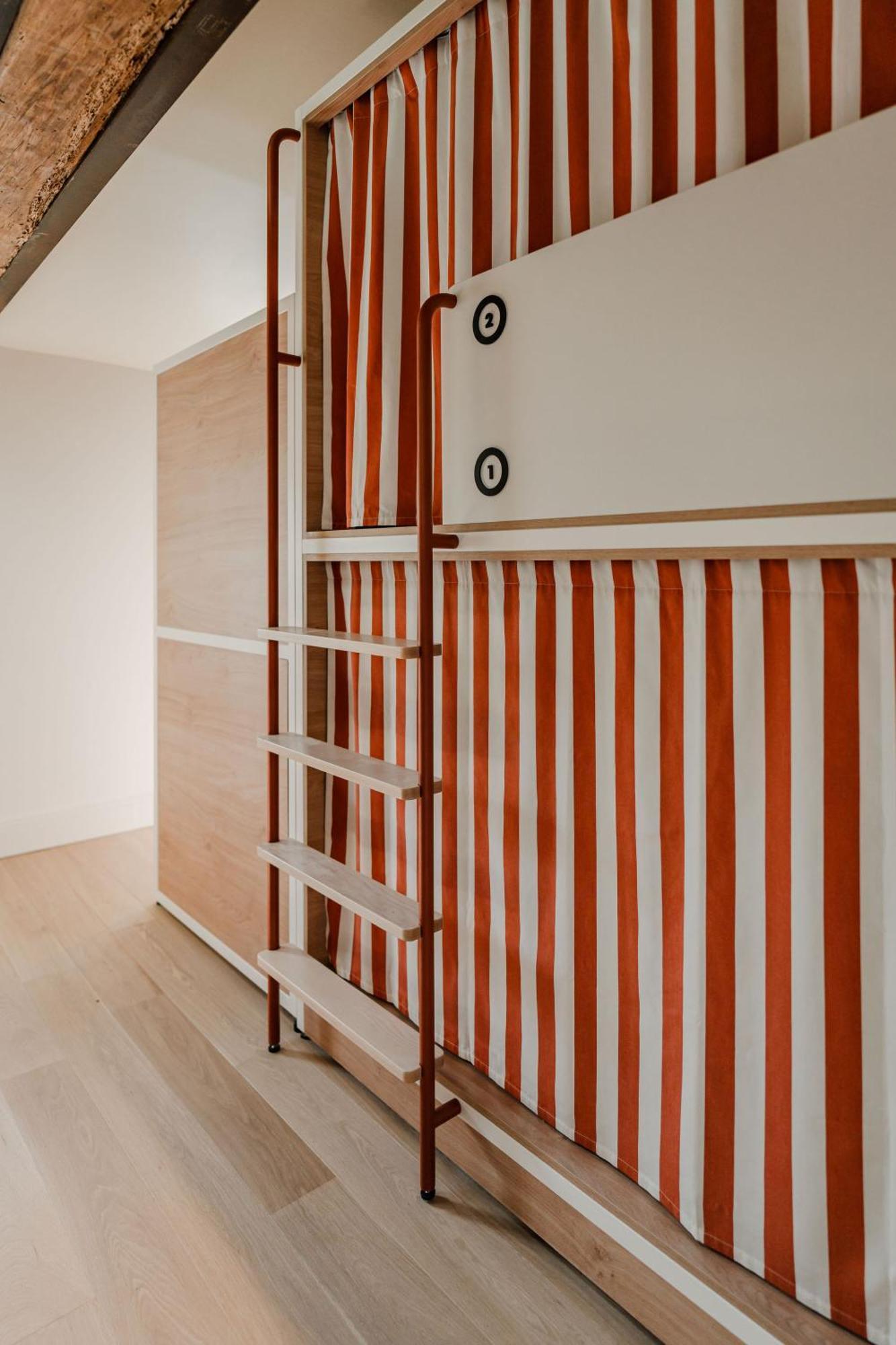 Central Hostel La Rochelle Centre Екстериор снимка