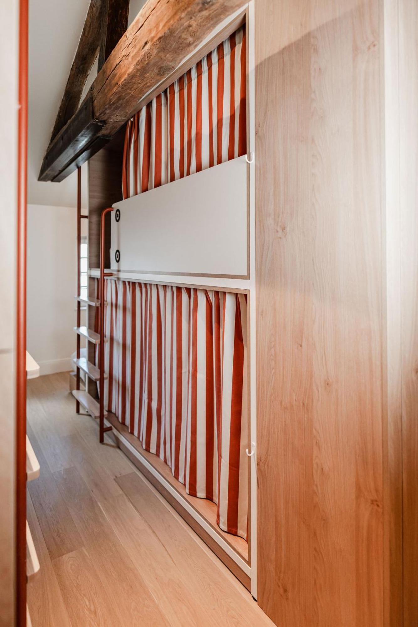 Central Hostel La Rochelle Centre Екстериор снимка