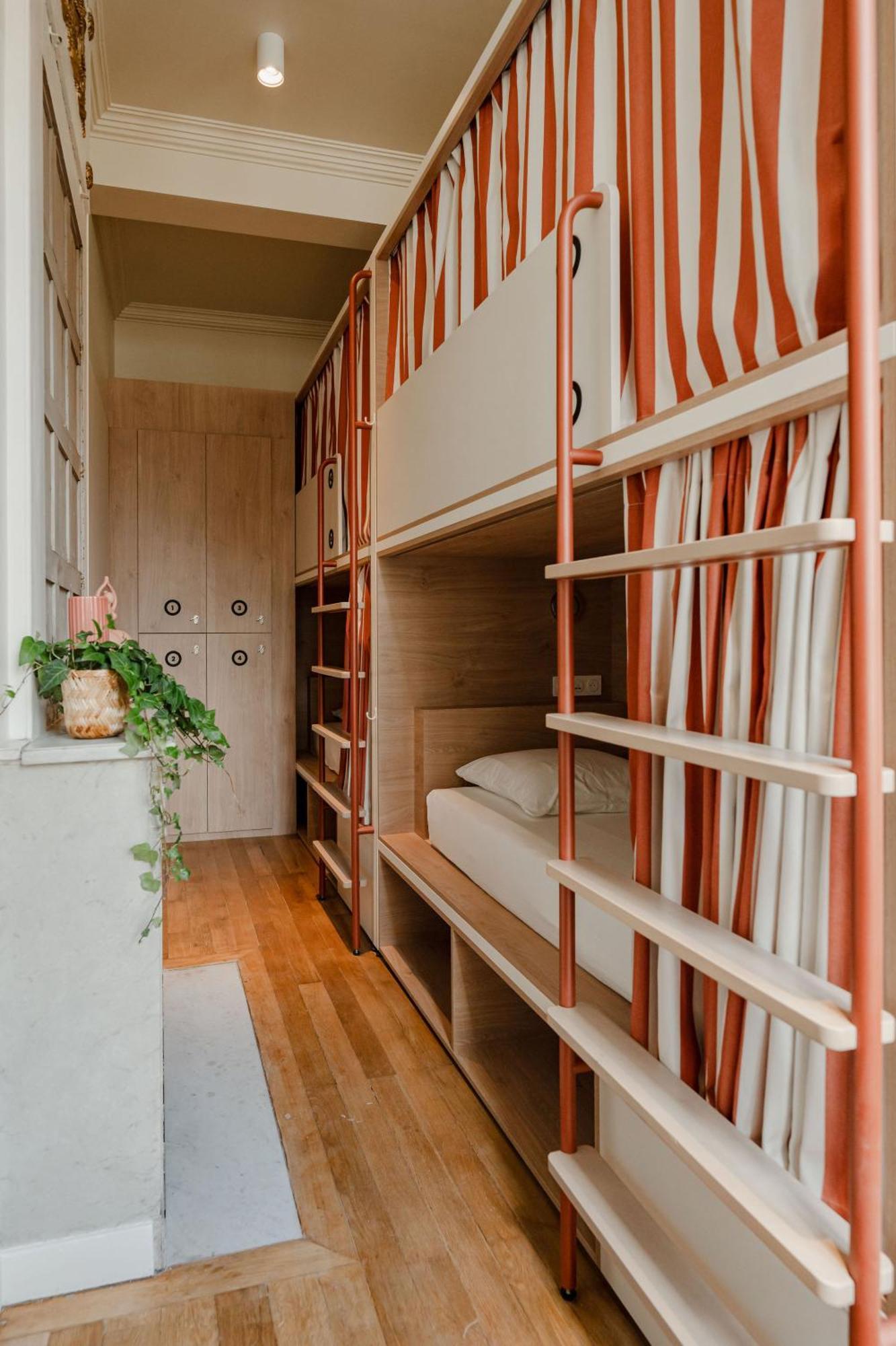Central Hostel La Rochelle Centre Екстериор снимка